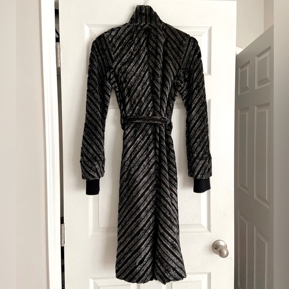 NWOT L.A.M.B Gwen stefani faux fur pattern trench Striped Coat x3 host pick!!♥️ - Picture 7 of 8